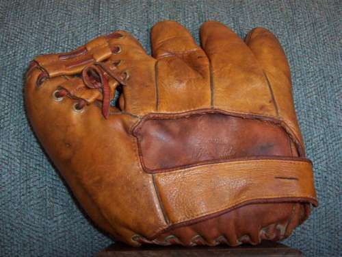 Lloyd Rigby Nokona G28 Back